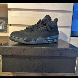 Air Jordan 4 Retro “Black Cat” Basketball Shoes (2025 Drop)